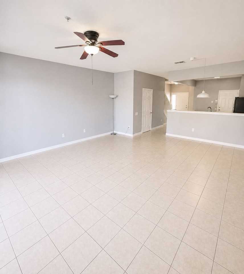 3149 Stowe St - Photo 4 of 20