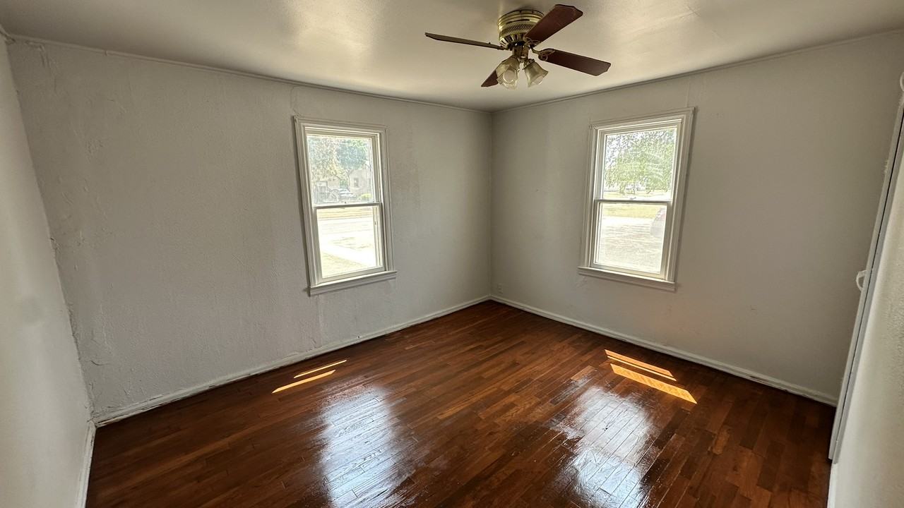 425 Liberty St #1 - Photo 3 of 9