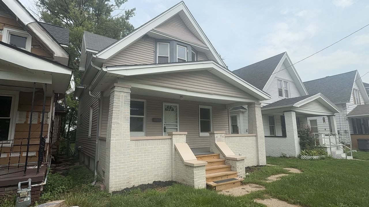 247 E Pearl St