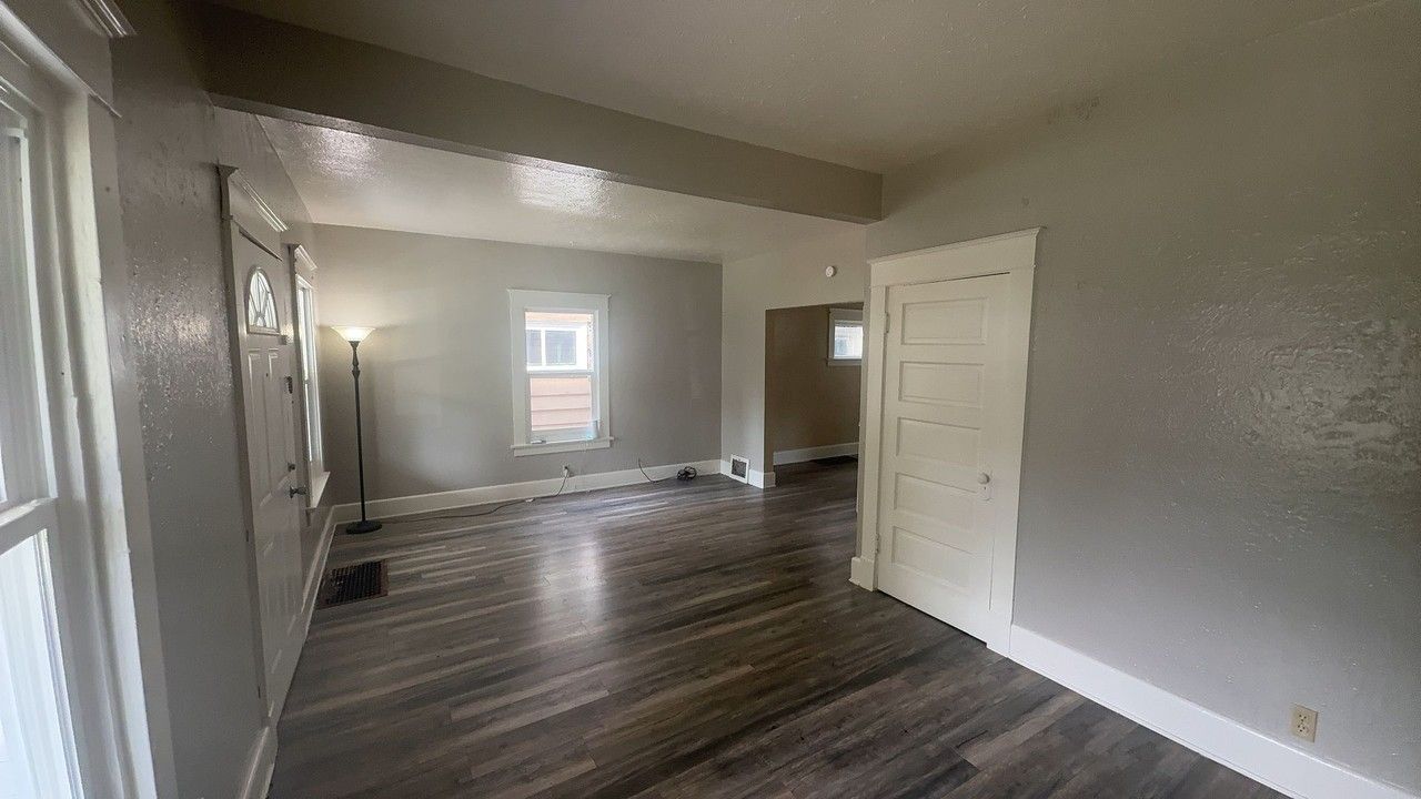 247 E Pearl St - Photo 6 of 23