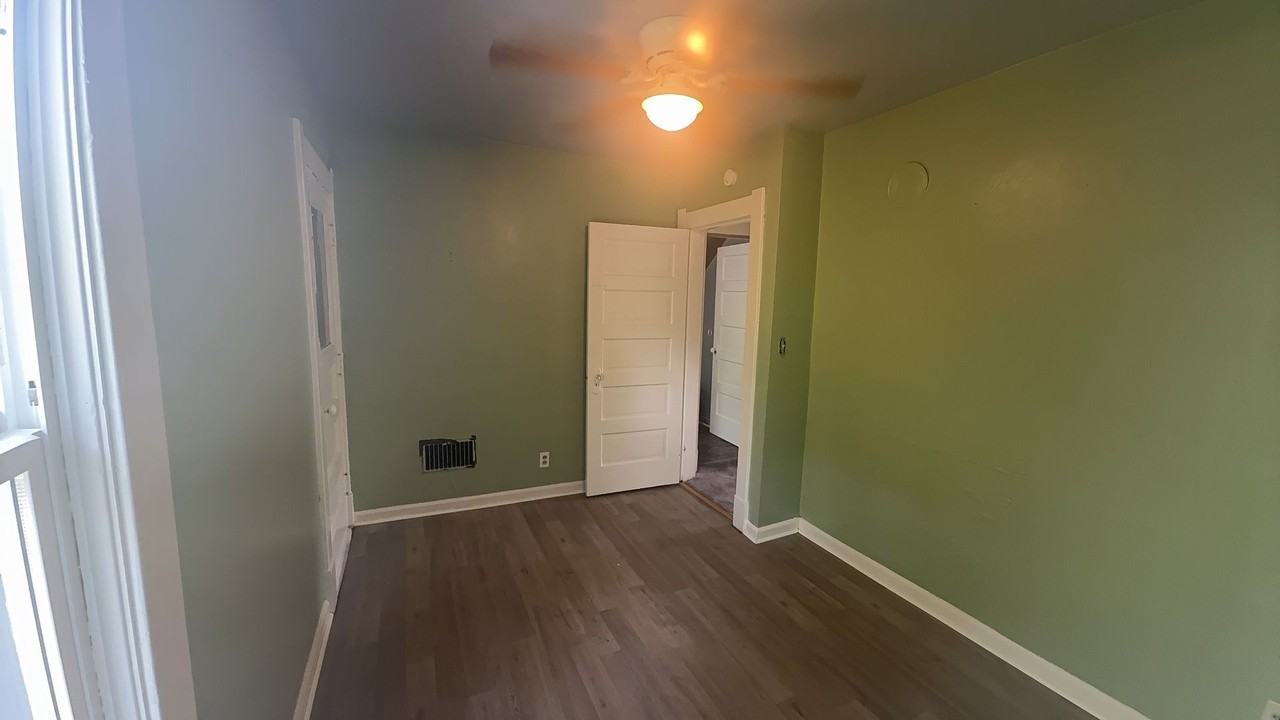 247 E Pearl St - Photo 7 of 23