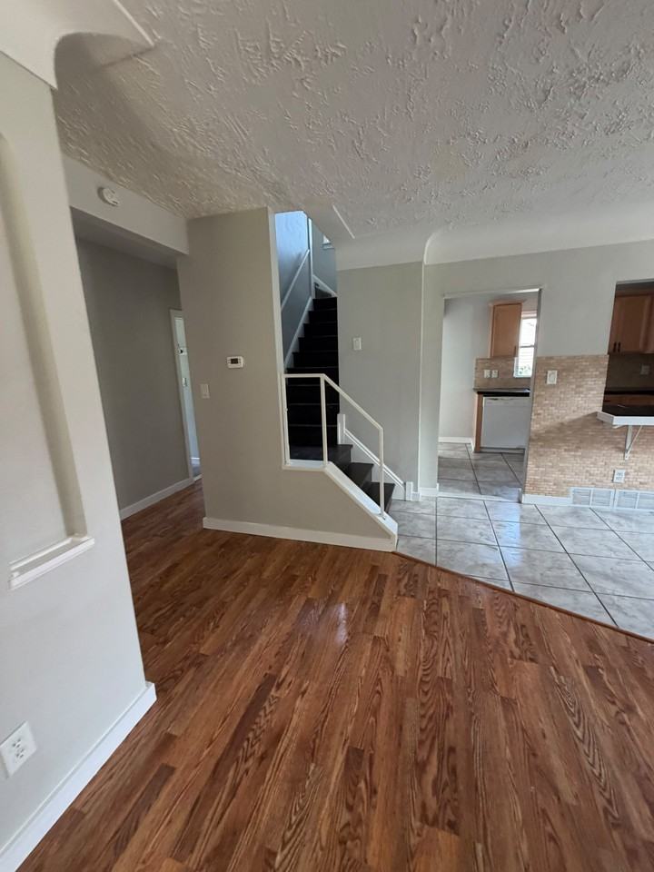 724 E 341st St #1 - Photo 4 of 16