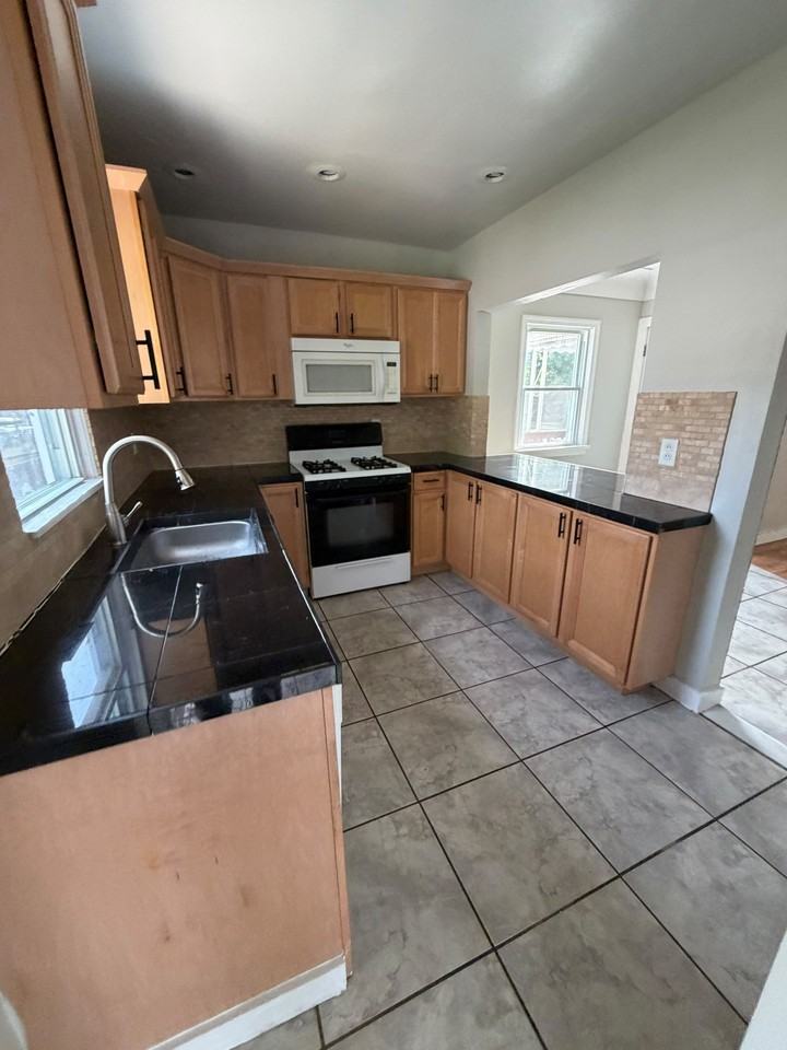 724 E 341st St #1 - Photo 5 of 16