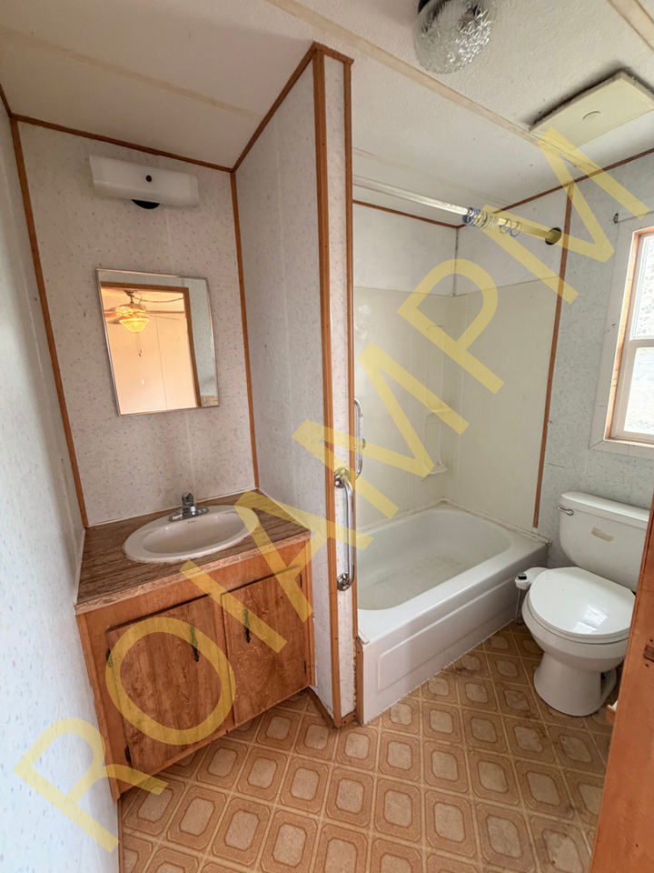 731 Polk St W - Photo 7 of 8