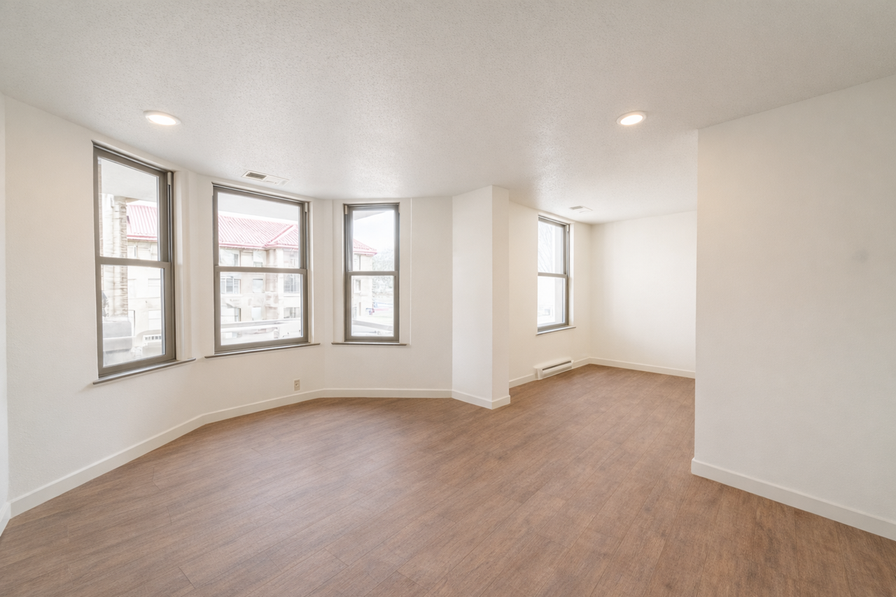 Chamber's Court - Photo 3 of 4