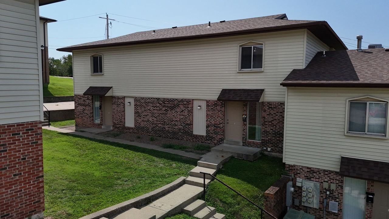 903 903 Southwest Blvd J - Photo 2 of 50