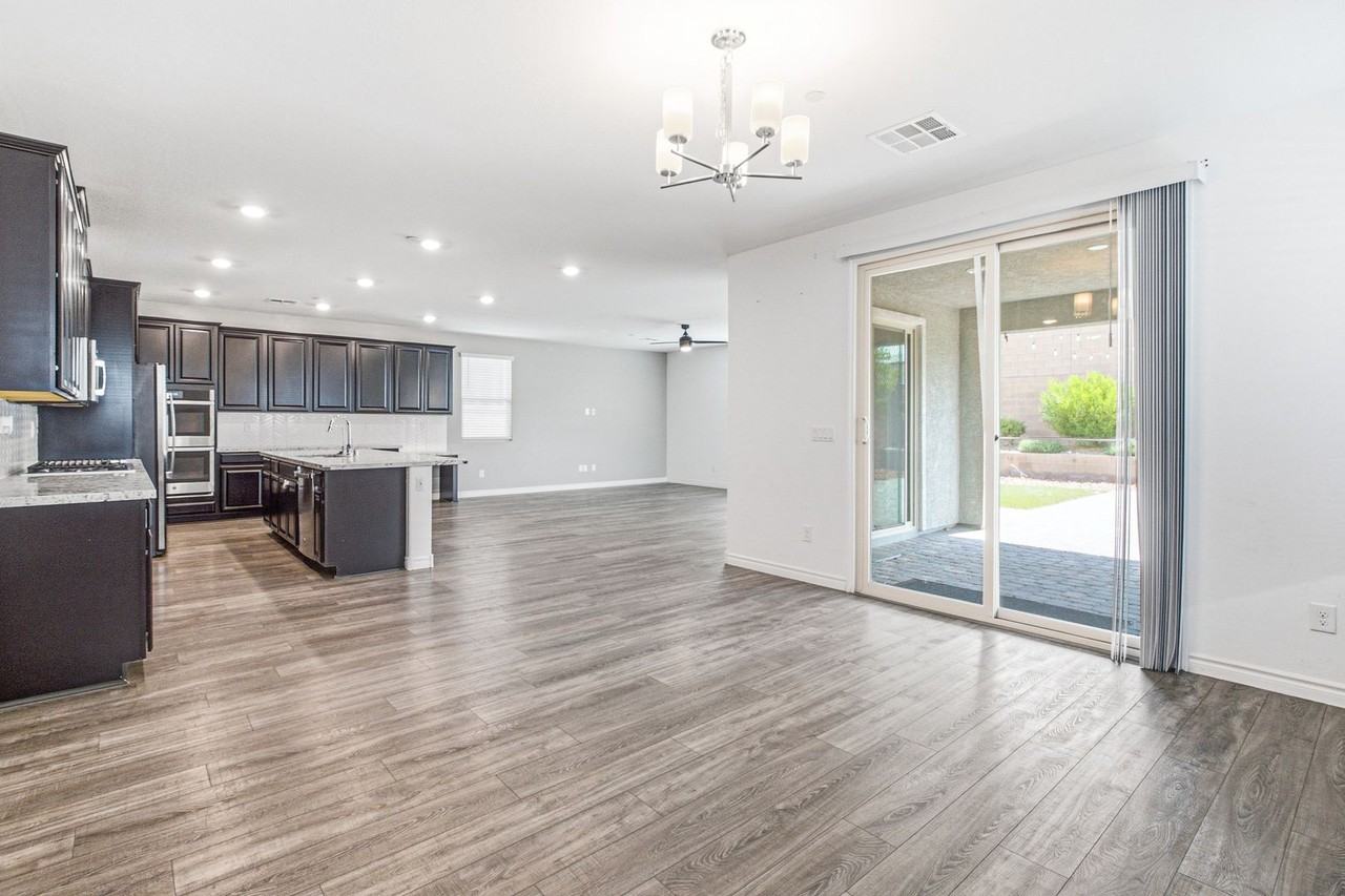 3135 Hazy Hills Ave - Photo 4 of 42
