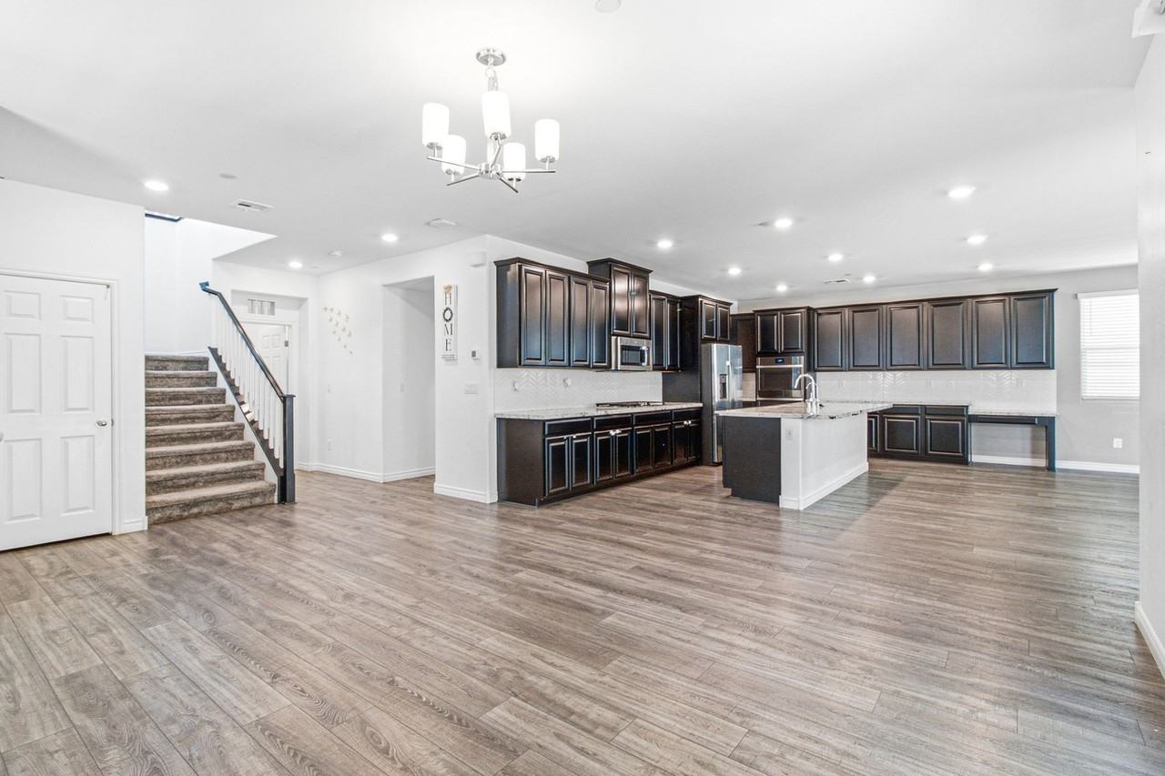 3135 Hazy Hills Ave - Photo 5 of 42