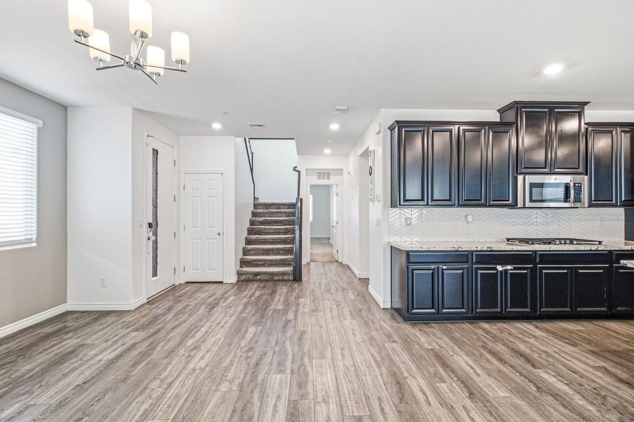 3135 Hazy Hills Ave - Photo 6 of 42