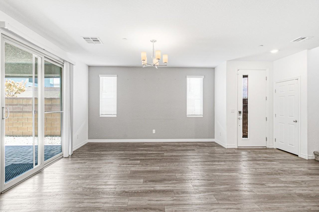 3135 Hazy Hills Ave - Photo 7 of 42