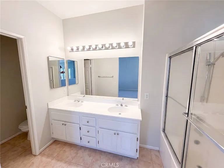26208 Tasman Street #B - Photo 6 of 14