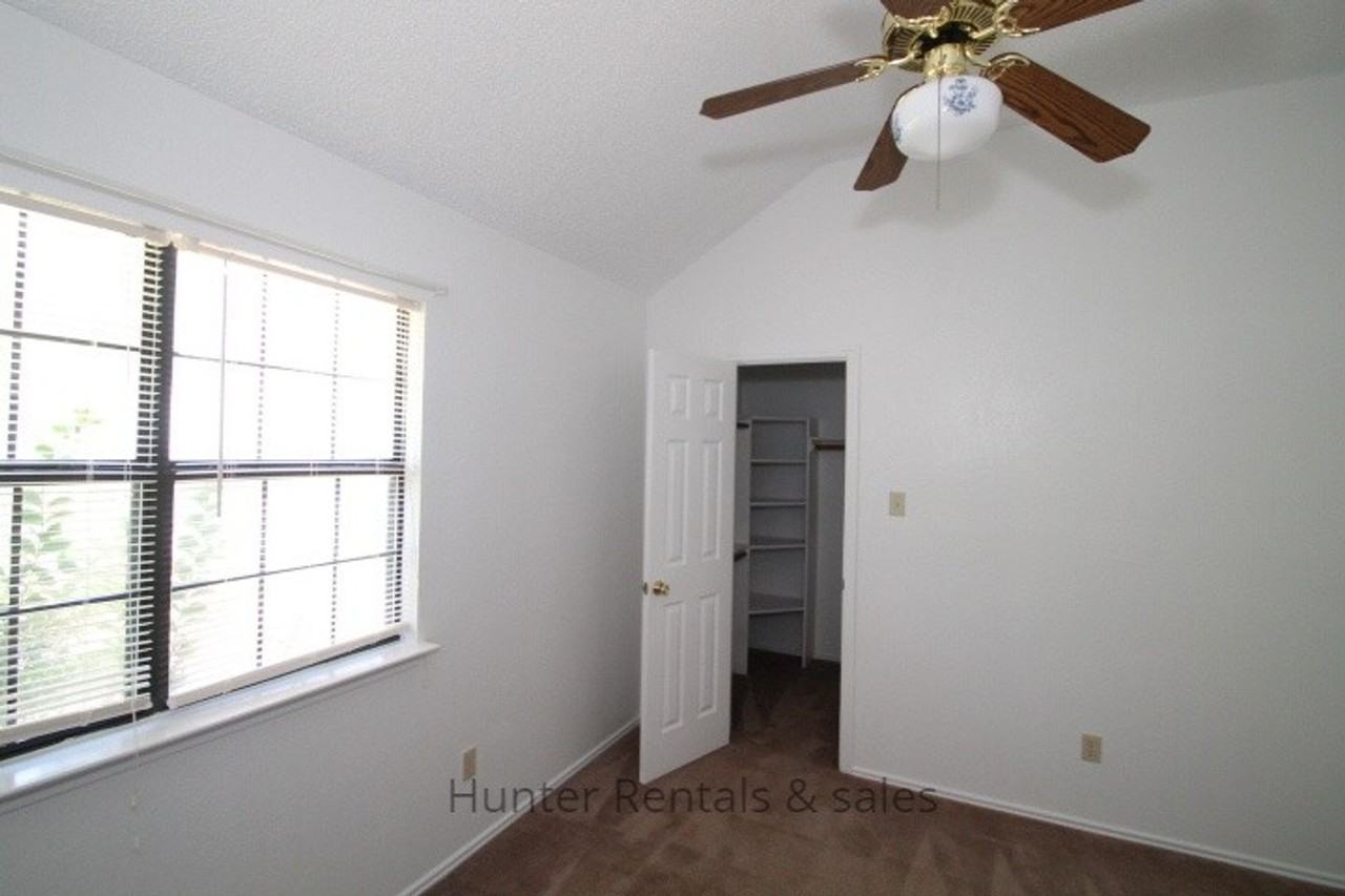 300 Sioux Cir - Photo 5 of 17