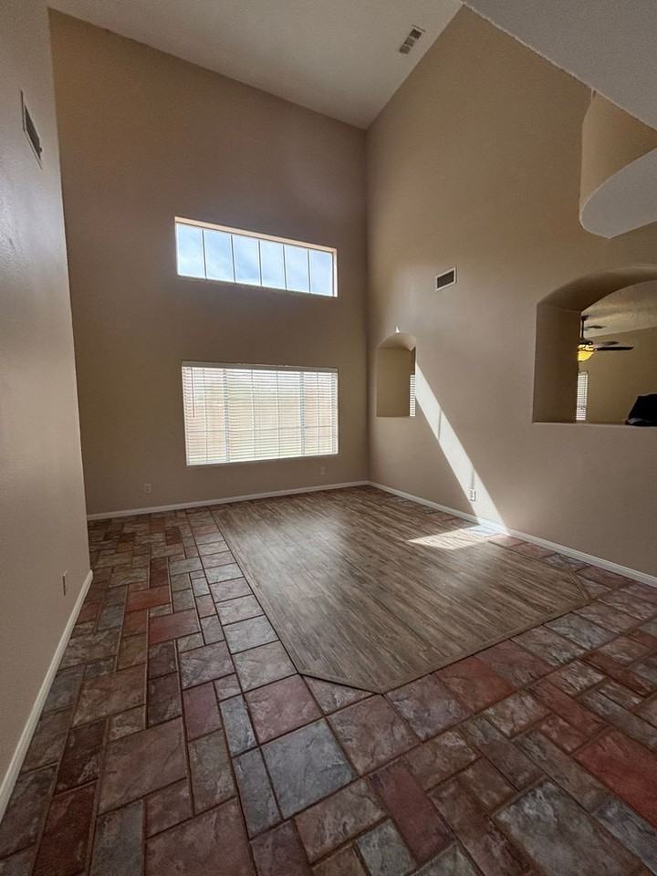 8585 Ebony Hills Way - Photo 4 of 50