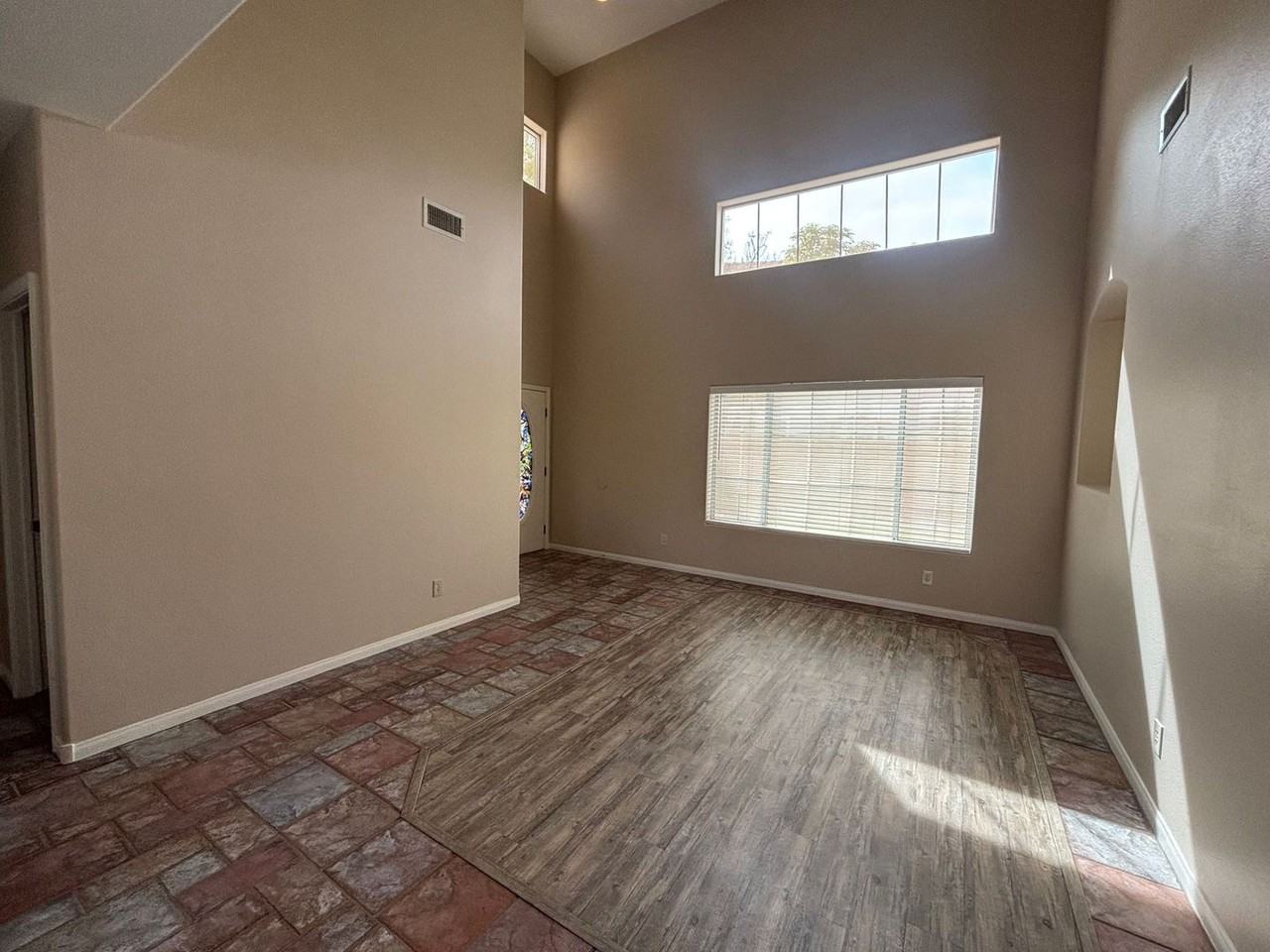 8585 Ebony Hills Way - Photo 5 of 50