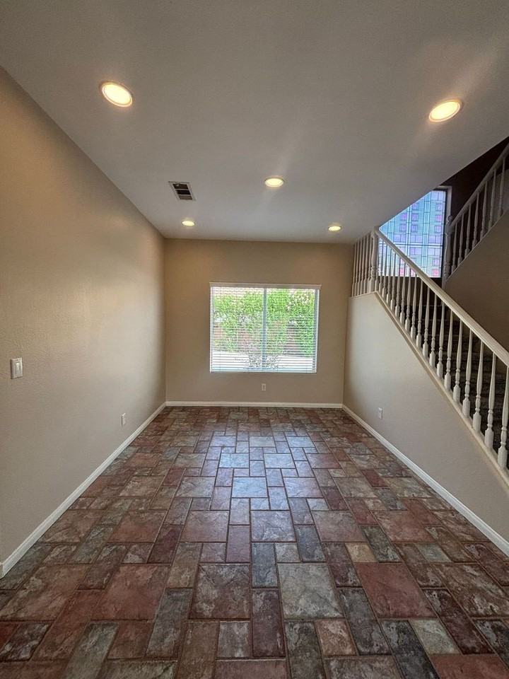 8585 Ebony Hills Way - Photo 6 of 50