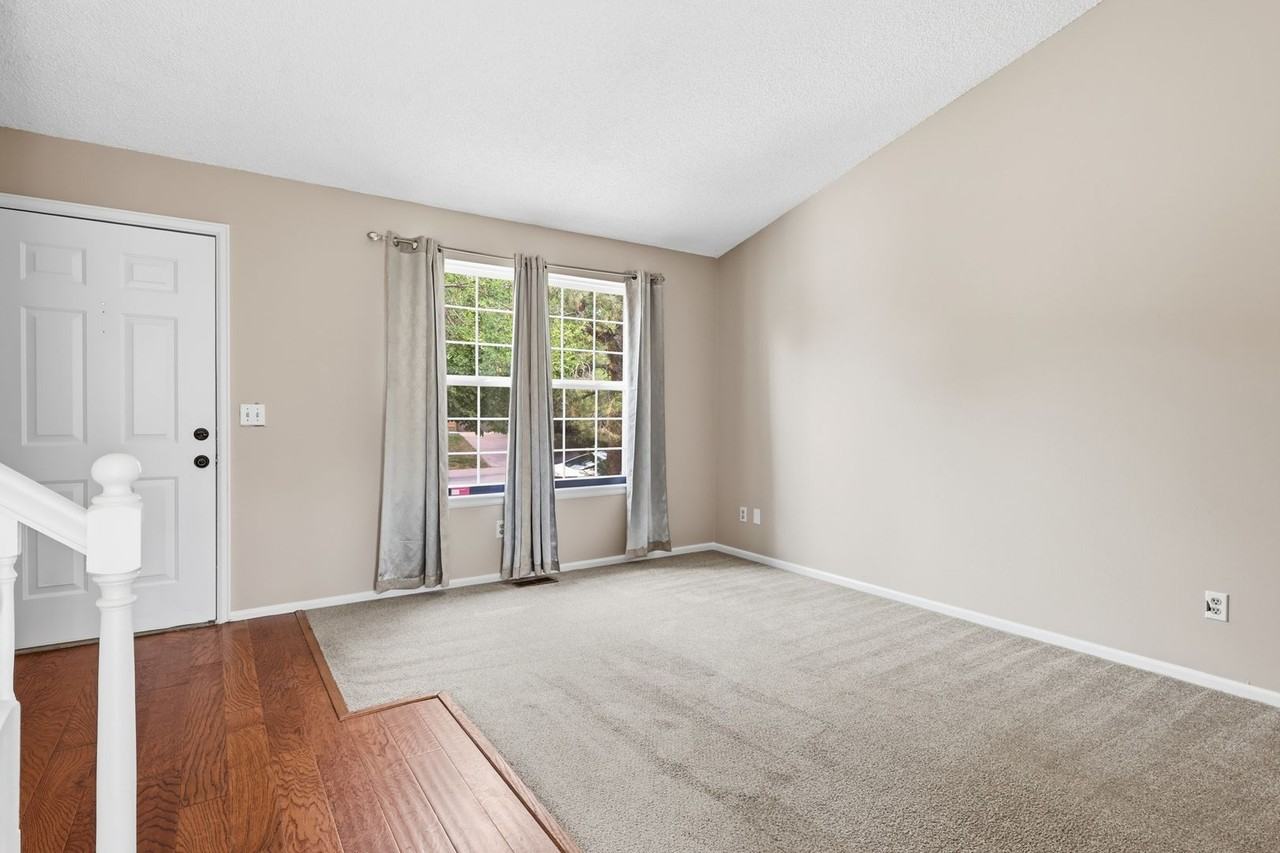 4594 S Richfield St - Photo 4 of 28