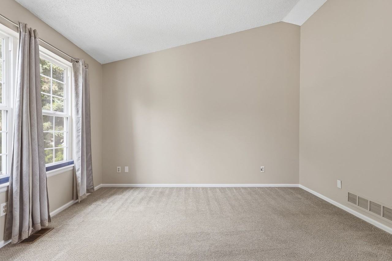 4594 S Richfield St - Photo 5 of 28