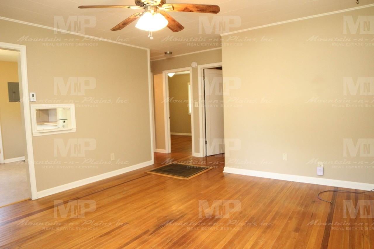 230 N Whitcomb St - Photo 2 of 12