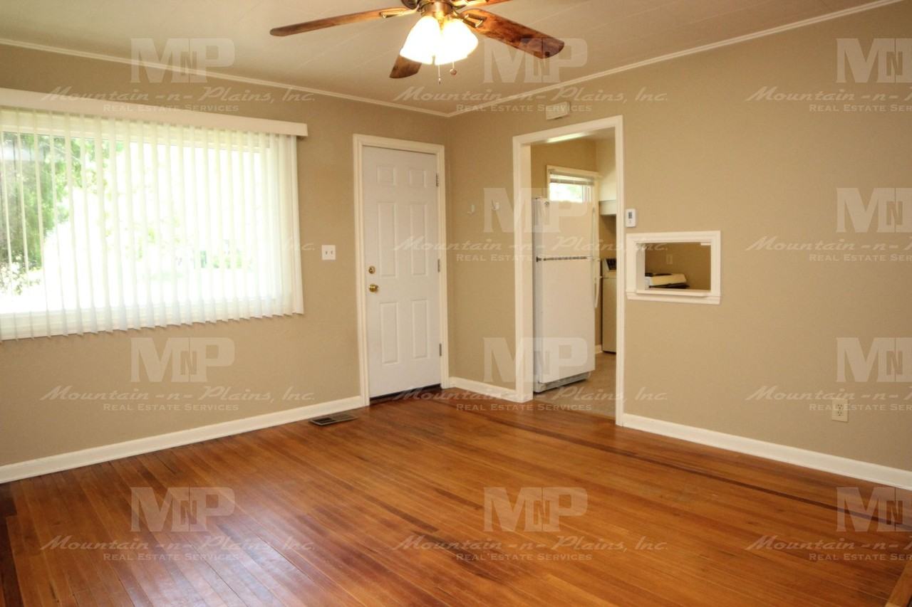 230 N Whitcomb St - Photo 3 of 12