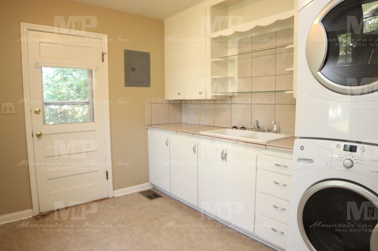 230 N Whitcomb St - Photo 5 of 12