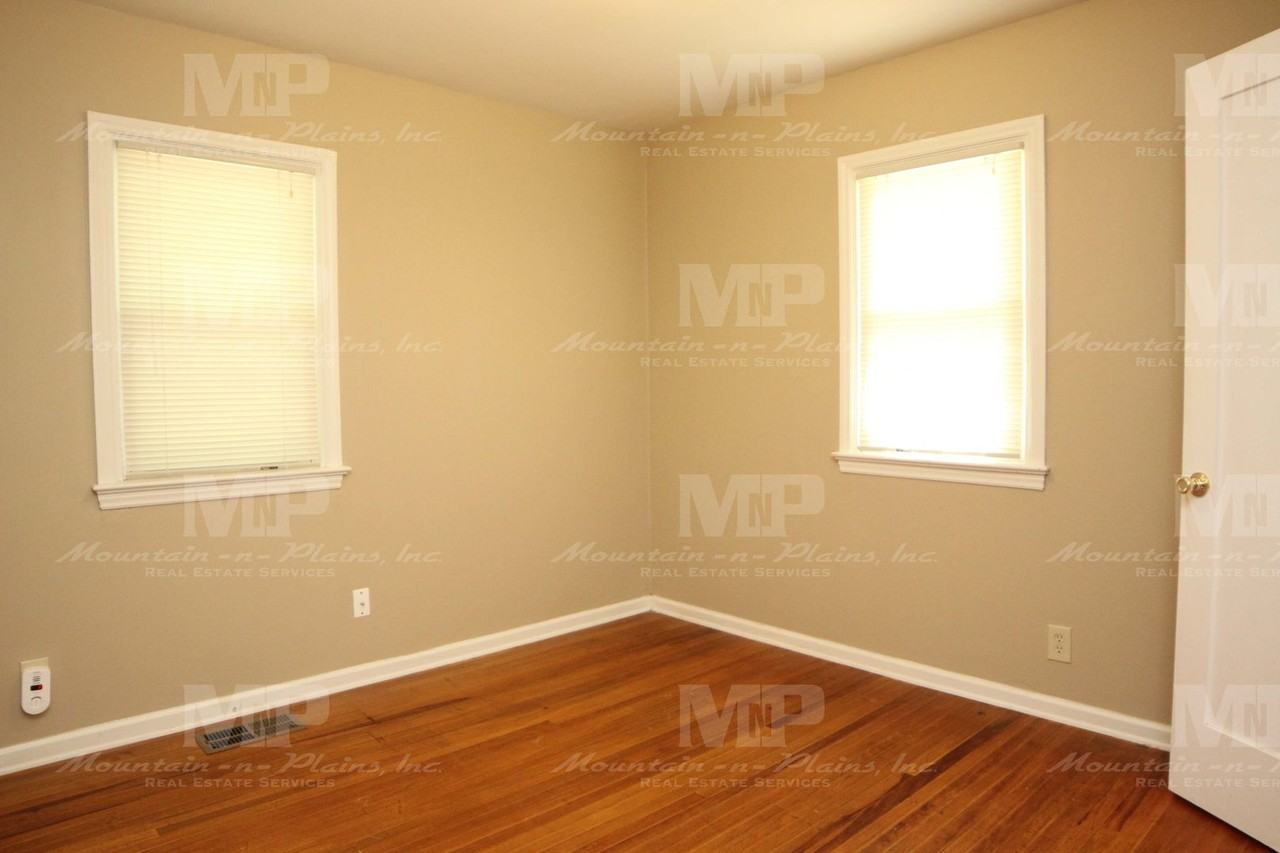 230 N Whitcomb St - Photo 7 of 12