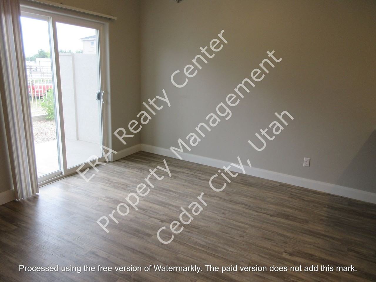 352 W 400 N - Photo 3 of 16