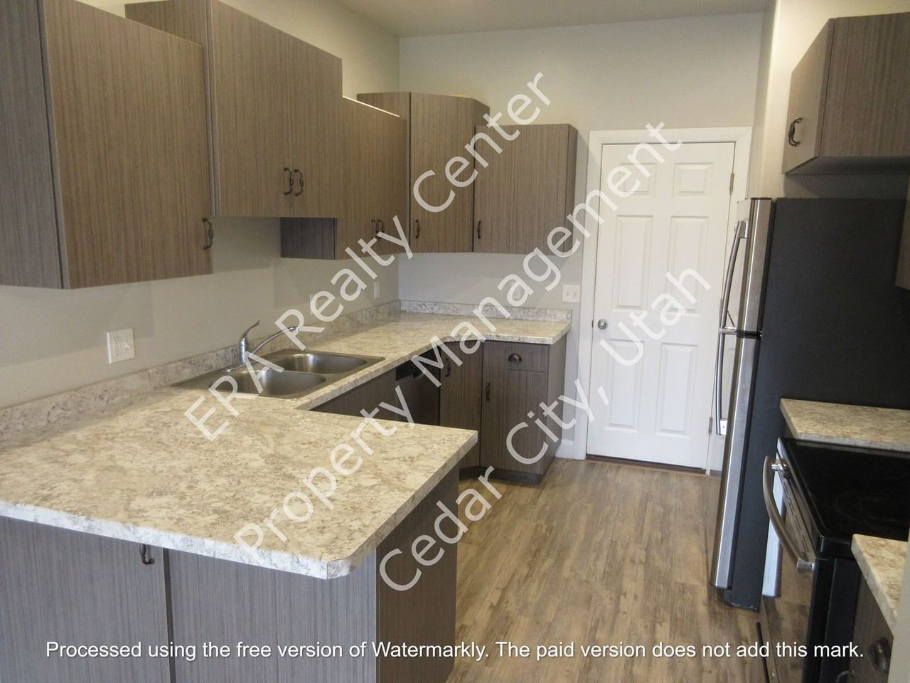 352 W 400 N - Photo 4 of 16