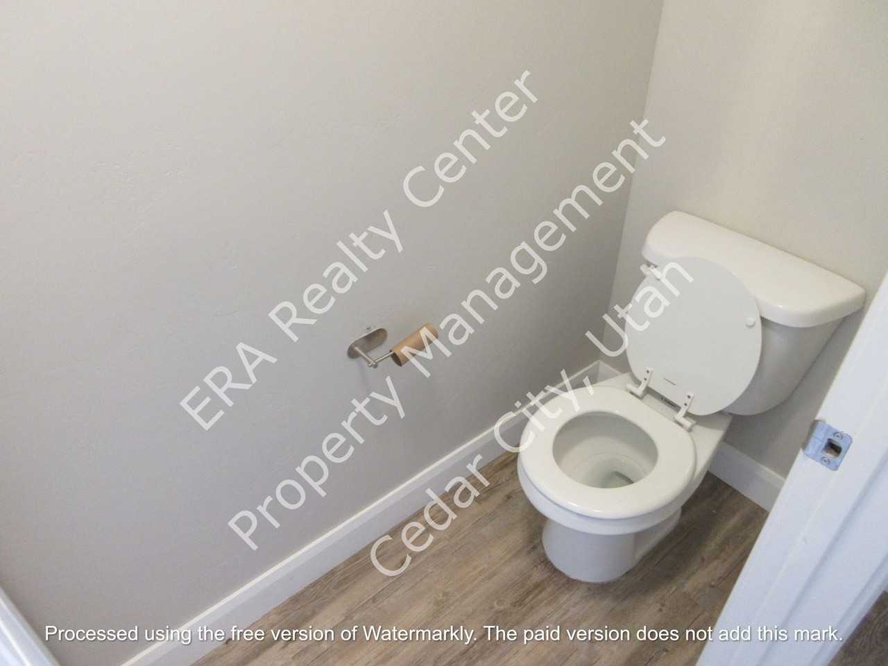 352 W 400 N - Photo 5 of 16
