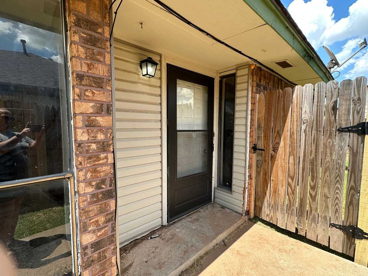 3718 Southwind Ave - Photo 2 of 23