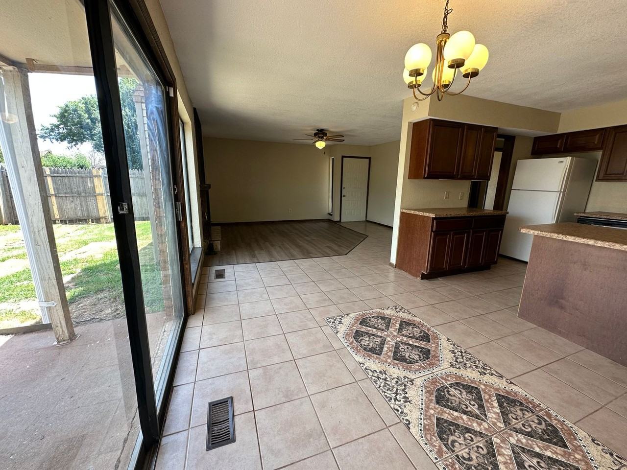 3718 Southwind Ave - Photo 5 of 23