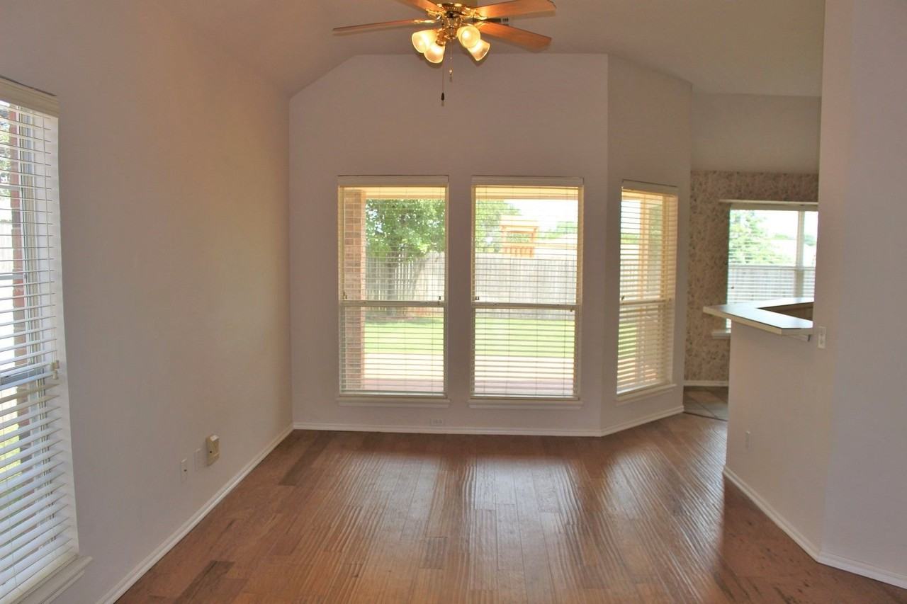1913 Del Simmons Dr - Photo 4 of 14
