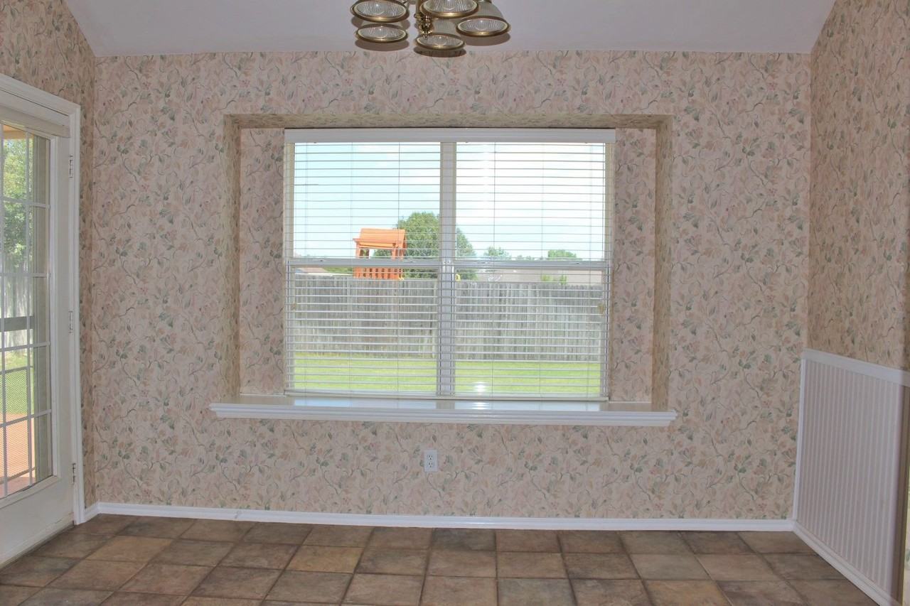 1913 Del Simmons Dr - Photo 5 of 14