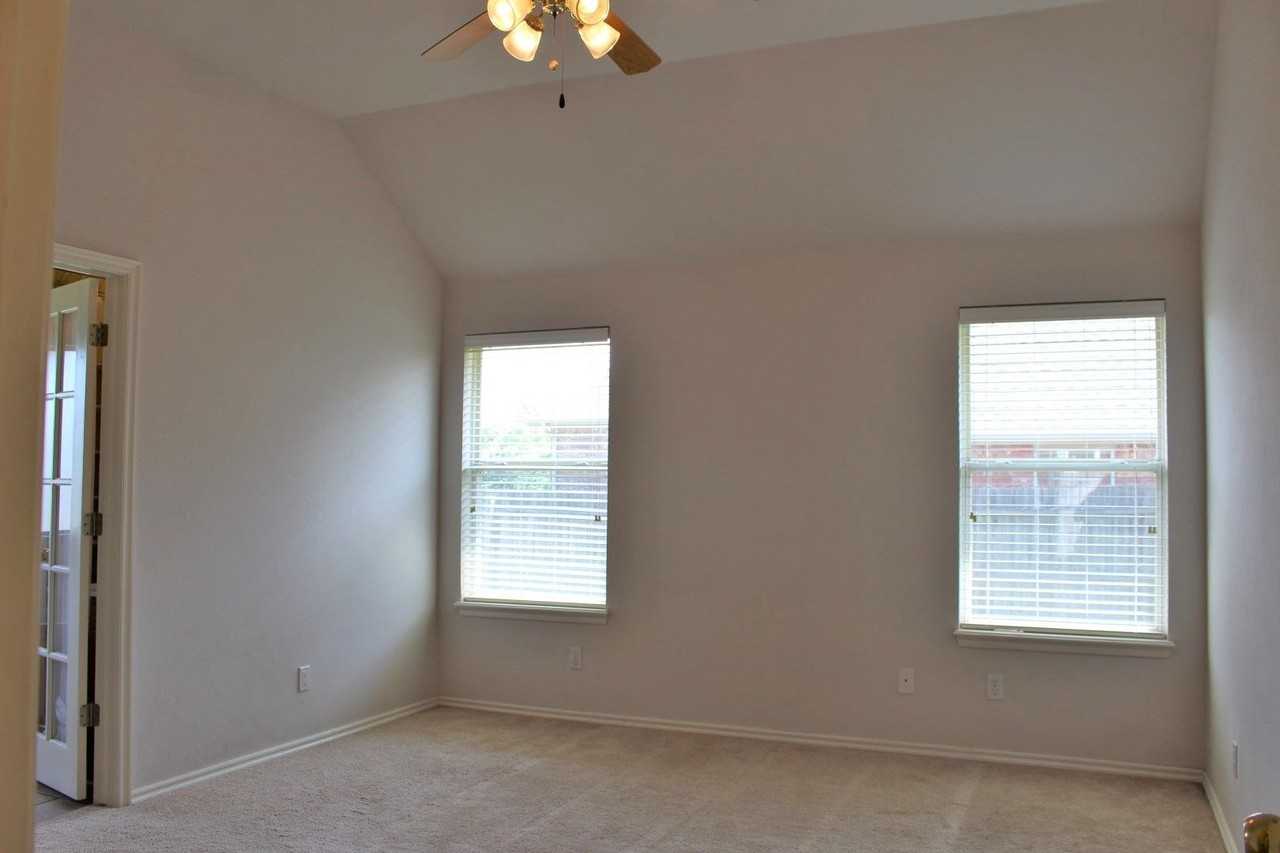 1913 Del Simmons Dr - Photo 6 of 14