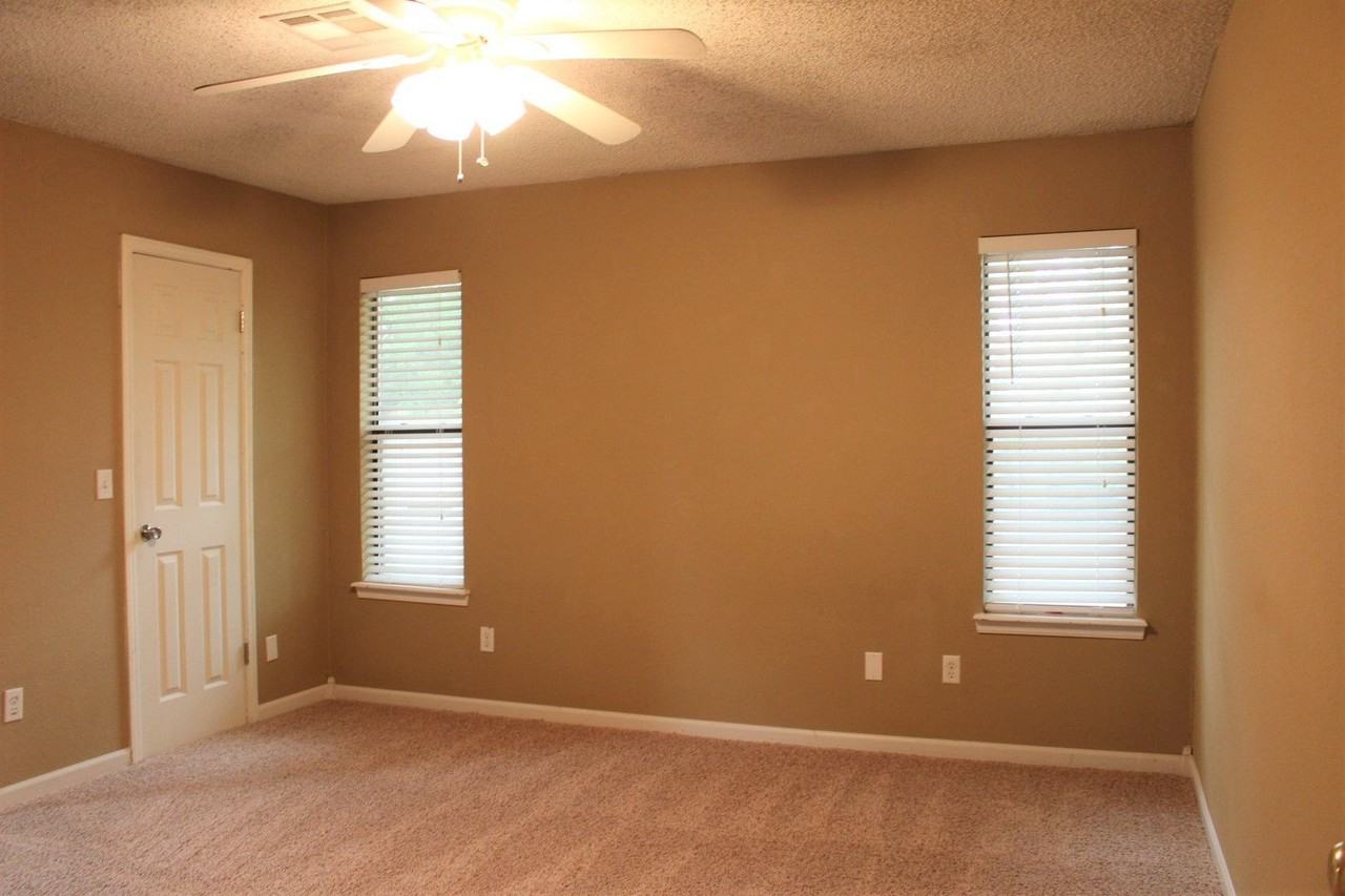 814 Hawthorne Pl - Photo 5 of 9