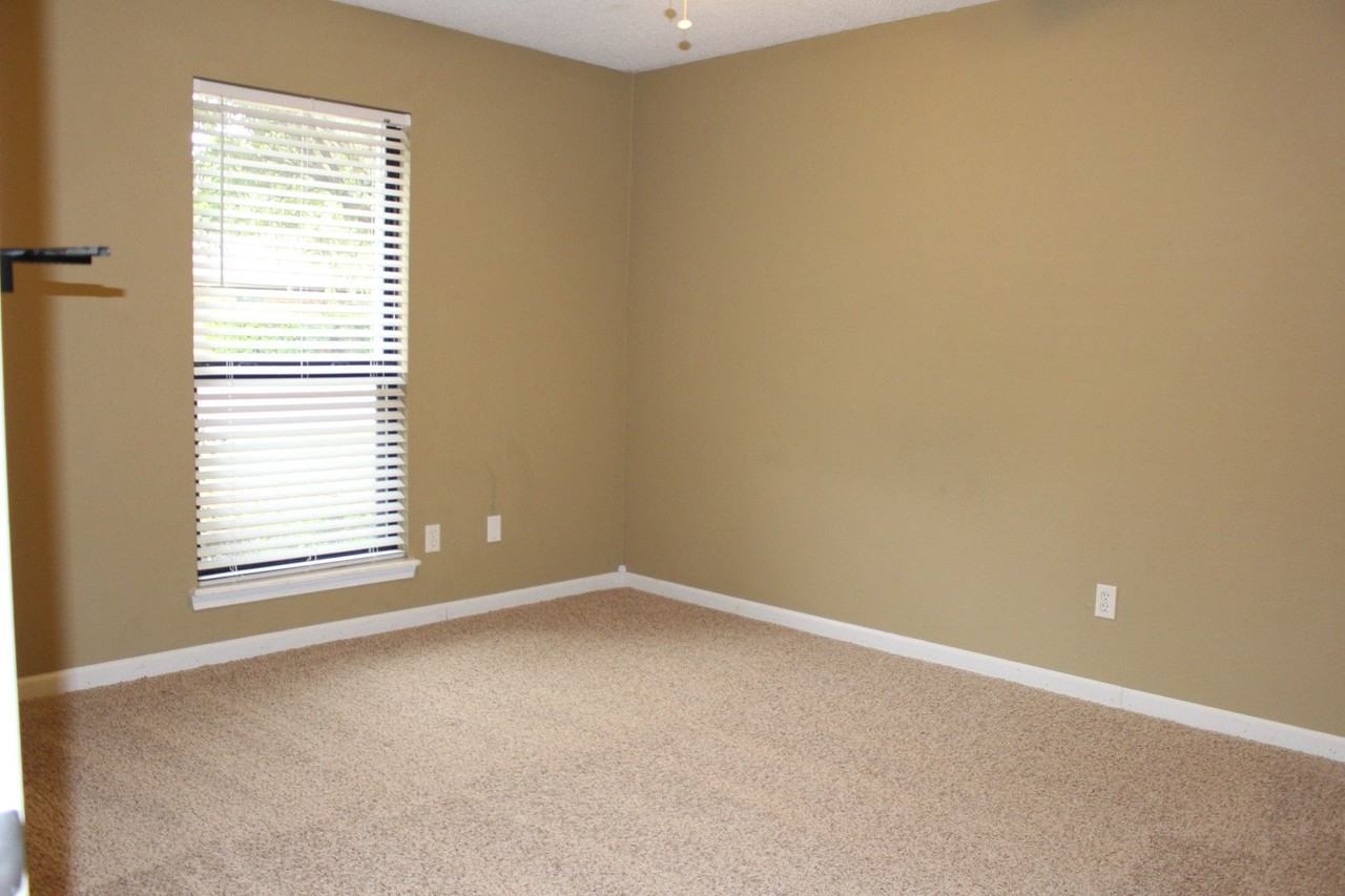 814 Hawthorne Pl - Photo 7 of 9