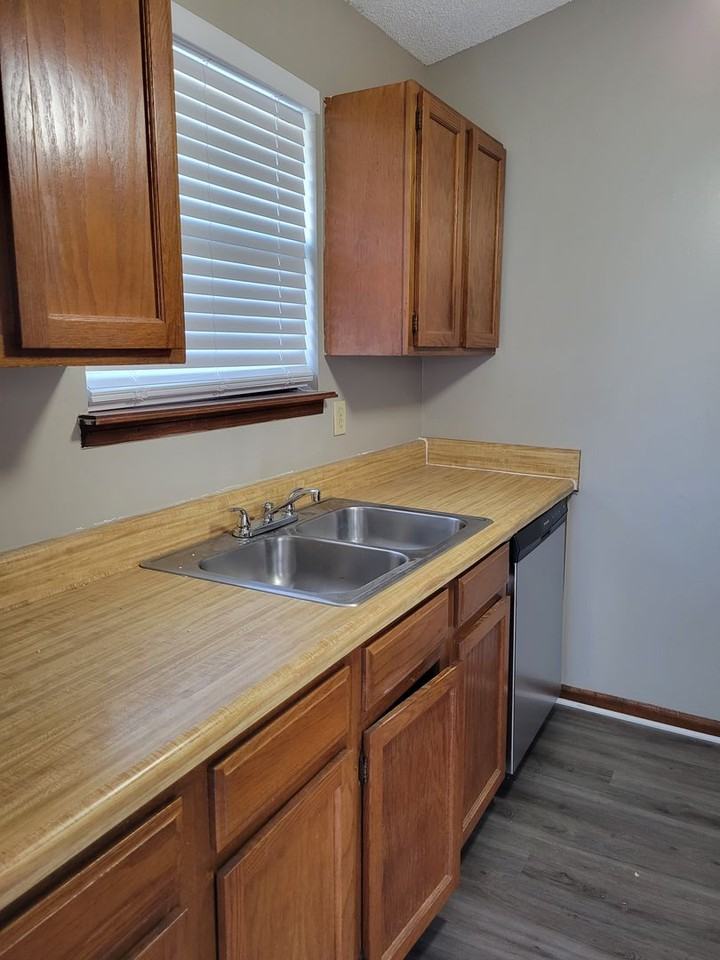 1342 Independence Dr #C - Photo 3 of 11