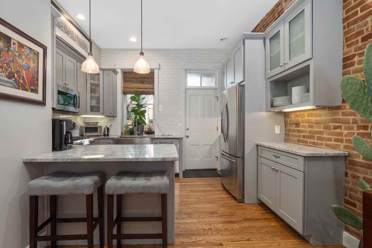 1842 S 10th St - Photo 6 of 41