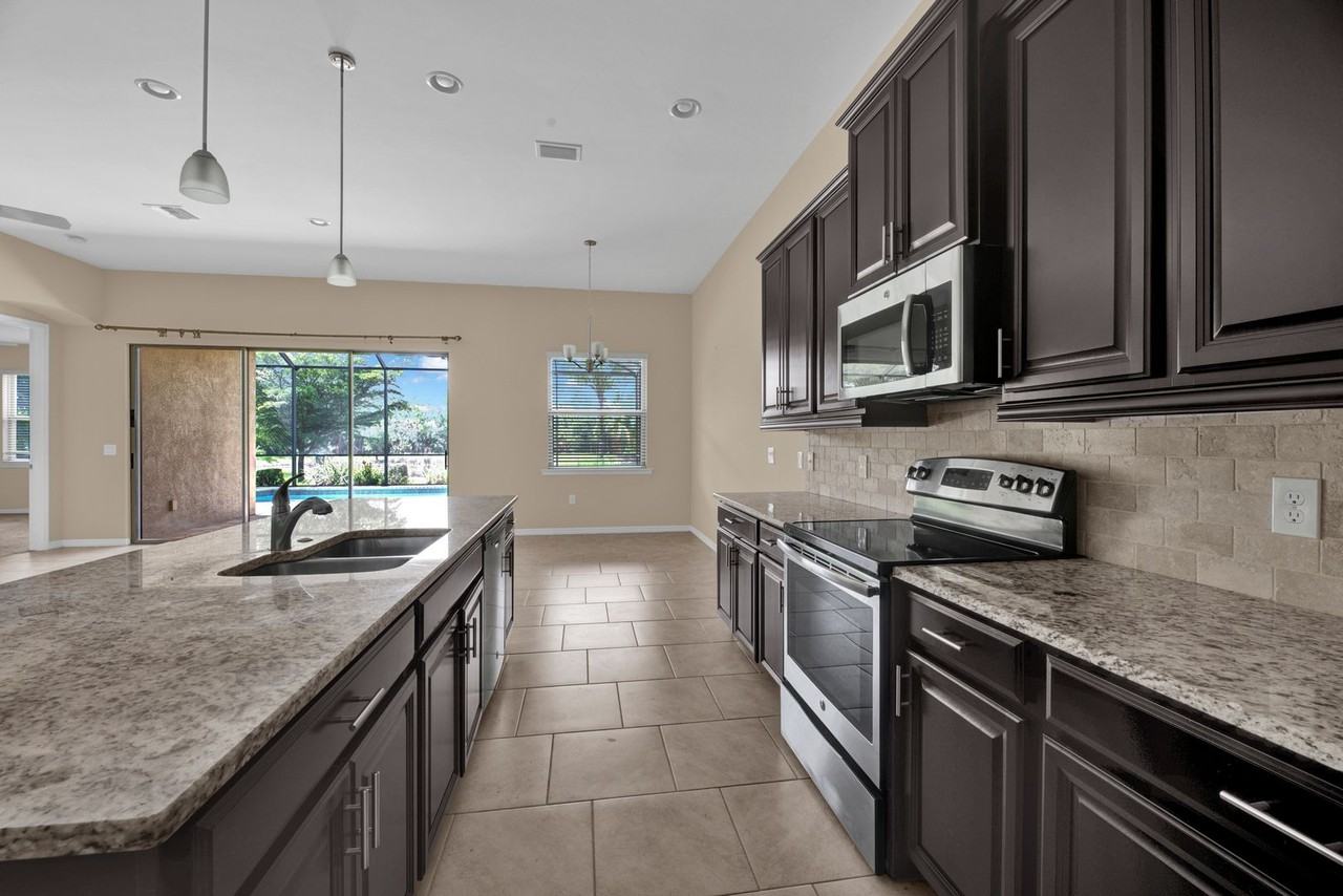 16176 Aberdeen Ave - Photo 7 of 22