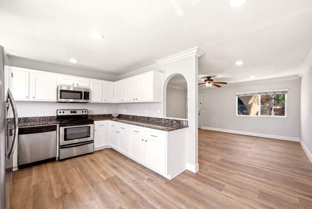 1000 S Mollison Ave #3 - Photo 4 of 15