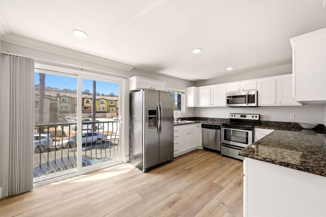 1000 S Mollison Ave #3 - Photo 5 of 15