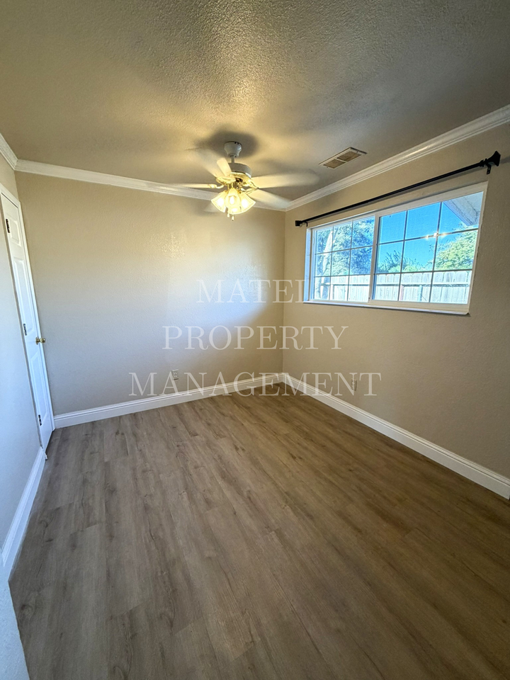 227 Becky Way - Photo 5 of 16