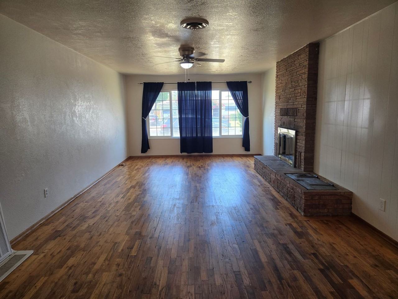 940 Julian St - Photo 2 of 11