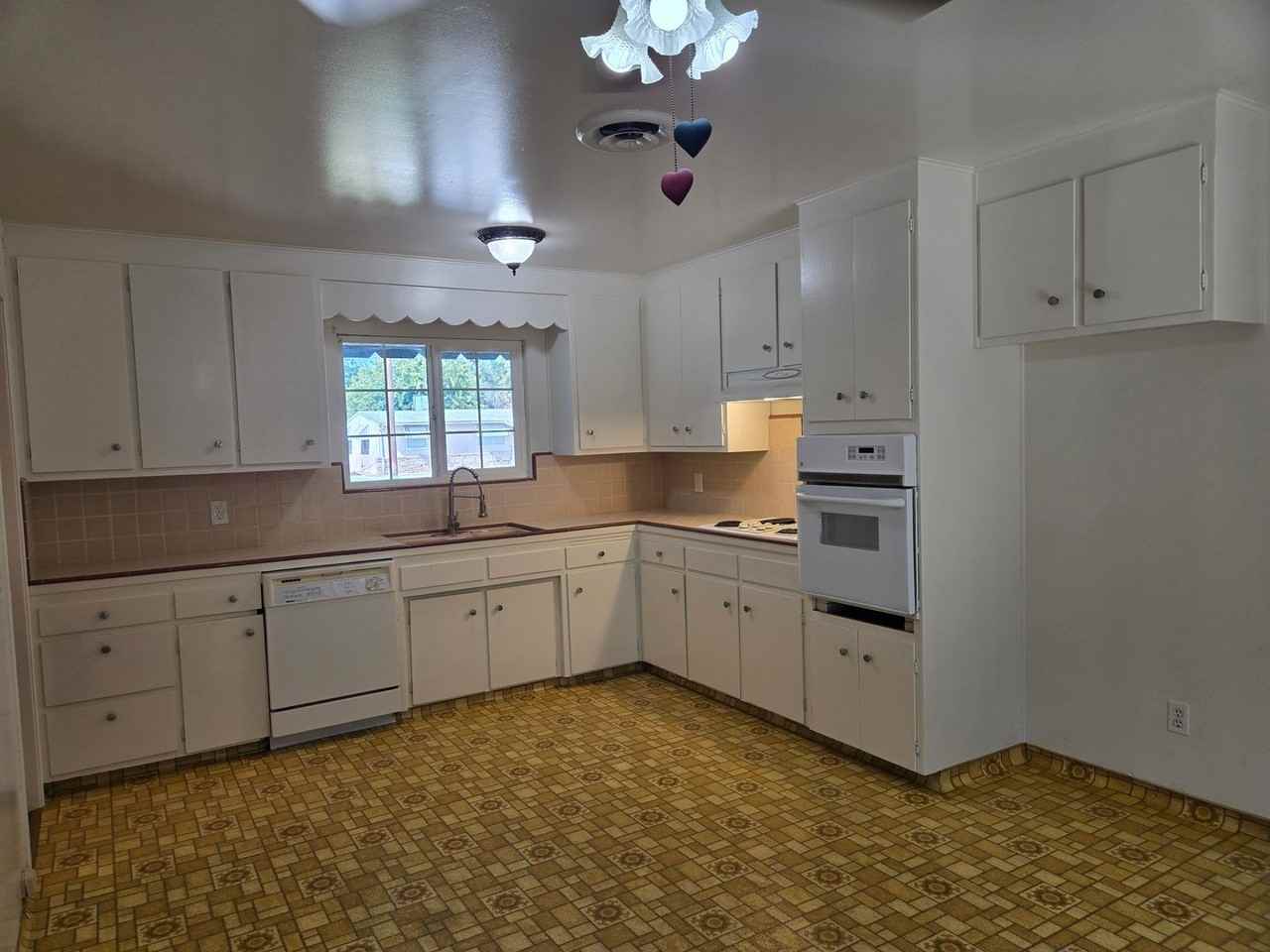 940 Julian St - Photo 4 of 11