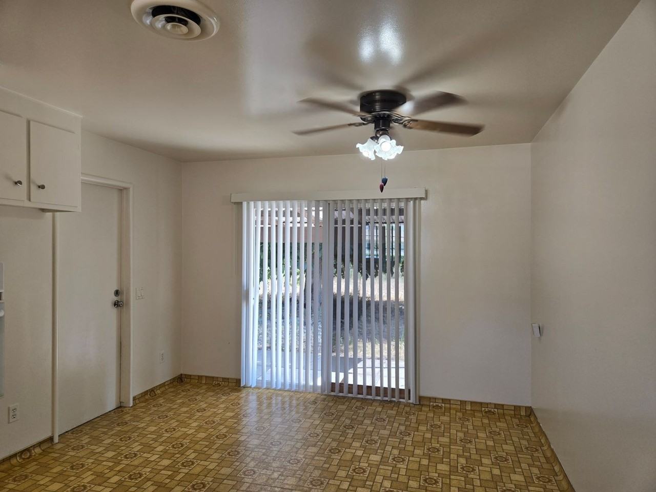 940 Julian St - Photo 5 of 11