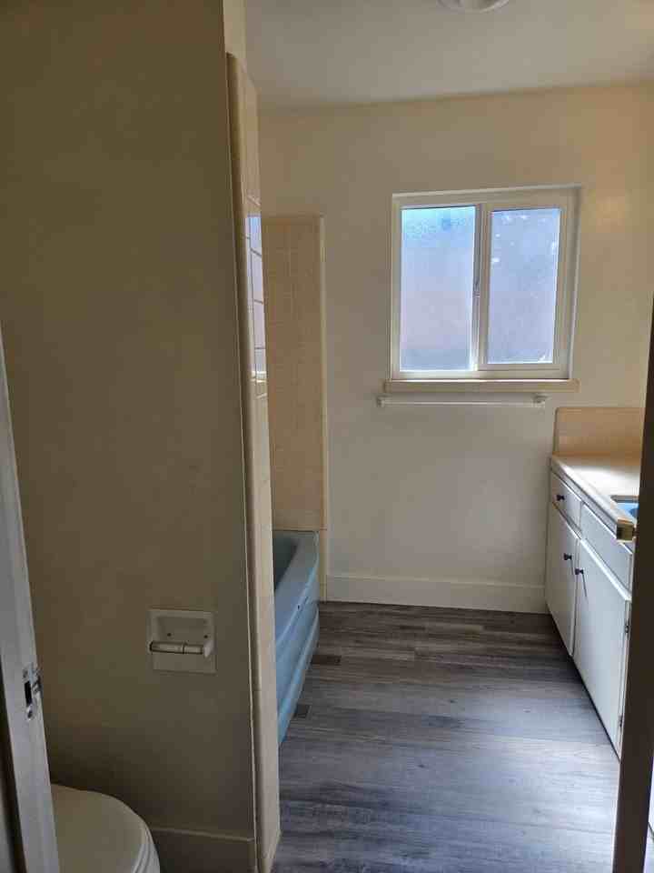 940 Julian St - Photo 7 of 11