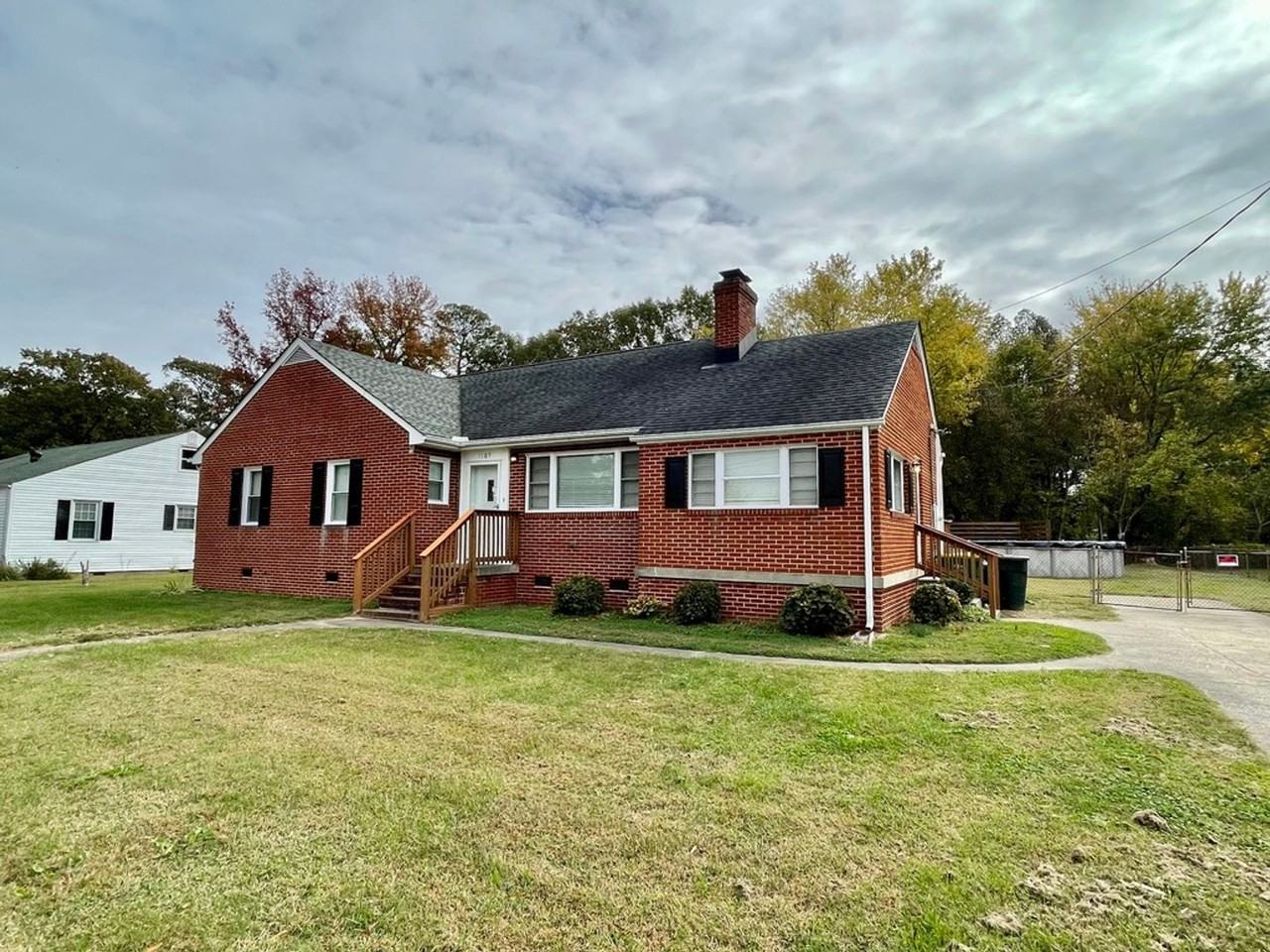 1109 Smithfield Ave - Photo 2 of 35