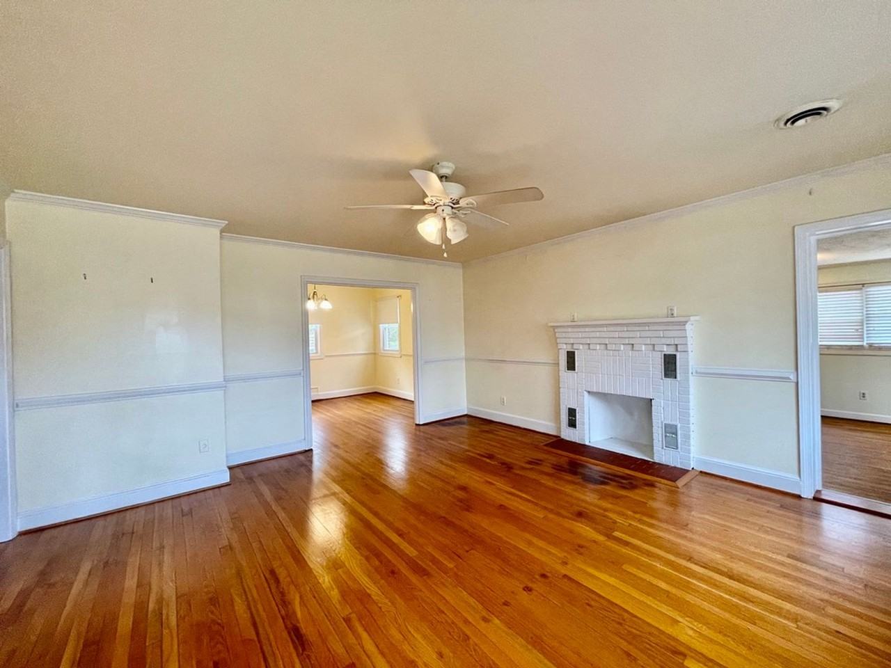 1109 Smithfield Ave - Photo 3 of 35