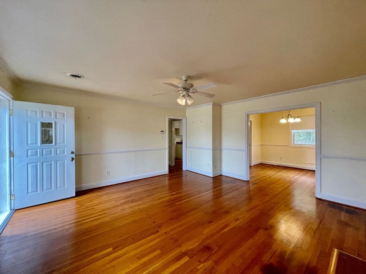 1109 Smithfield Ave - Photo 4 of 35