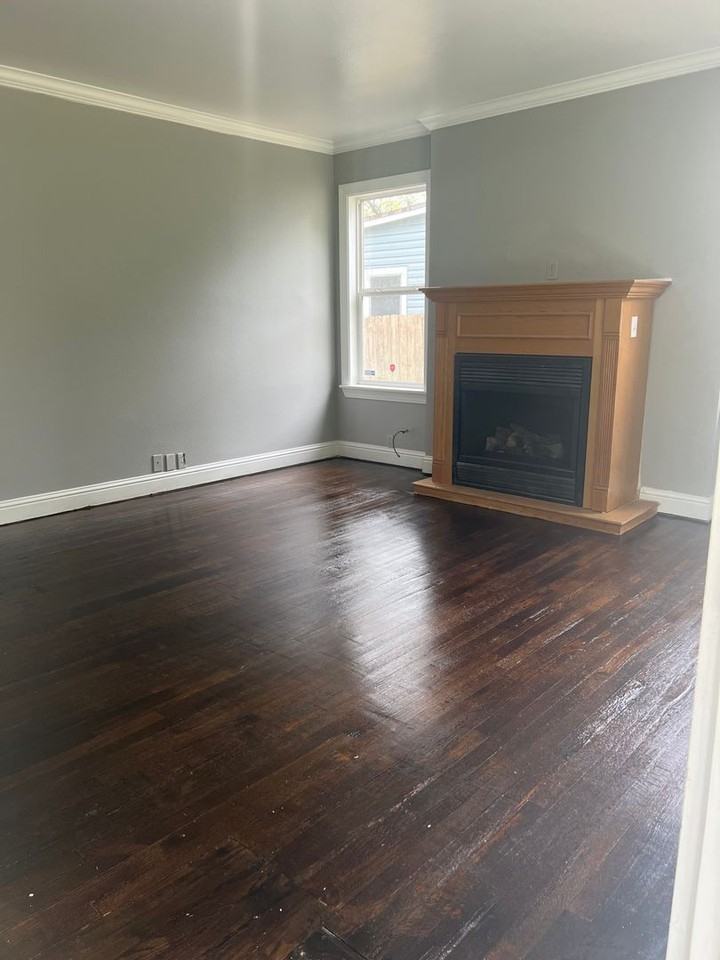 231 E Wyandotte St - Photo 2 of 11