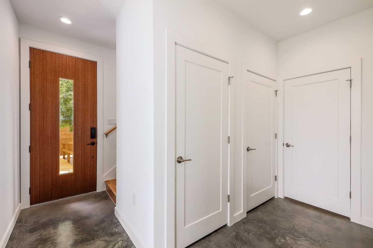 2104 Columbia Cv #B - Photo 4 of 24